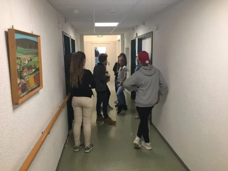 Activité Intergénérationnelle au Home les Lovières Loto, photo 7