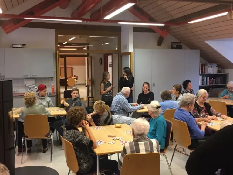 Activité Intergénérationnelle au Home les Lovières Loto, photo 13