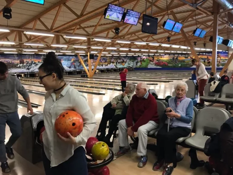Activité Intergénérationnelle au Home les Lovières Bowling, photo 2