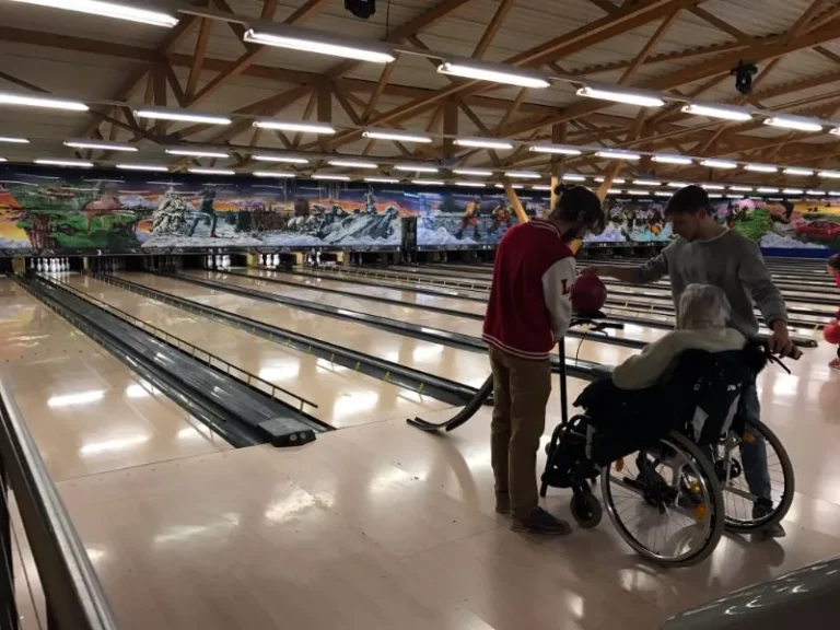 Activité Intergénérationnelle au Home les Lovières Bowling, photo 3