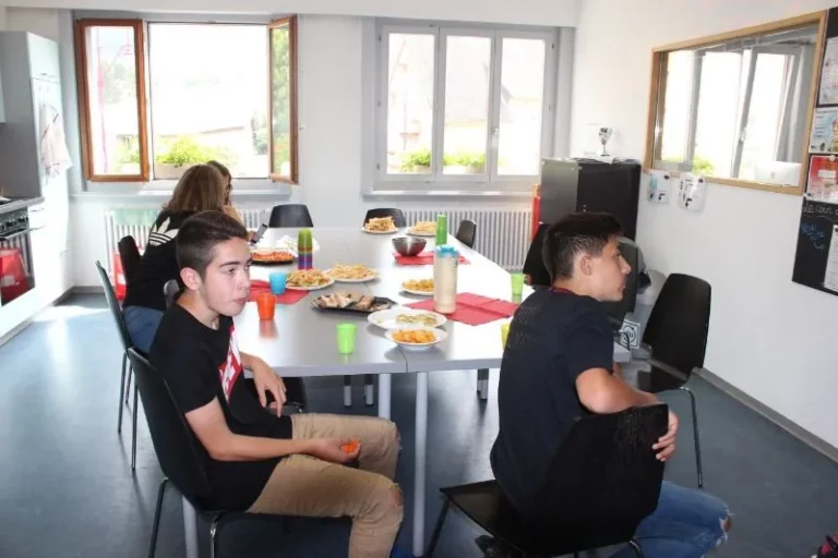 Apéro Youpi l'école est finie à Malleray, photo 1