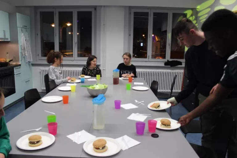 Soirée hamburgers maison à Malleray, photo 6