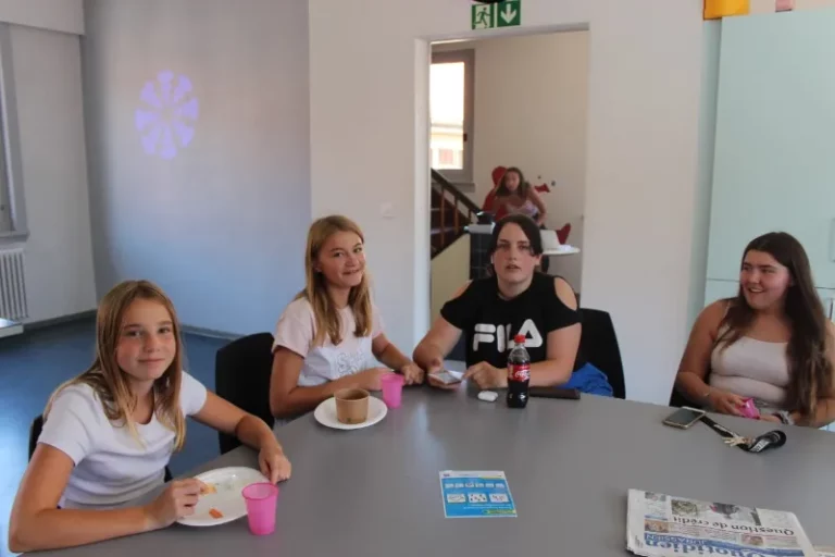 Apéro Covido compatible pour souhaiter la bienvenue à Flora à Malleray, photo 2