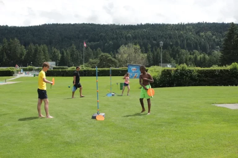 Activité estivale à la piscine du Château à Tramelan, photo 1