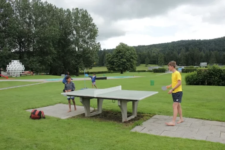 Activité estivale à la piscine du Château à Tramelan, photo 2