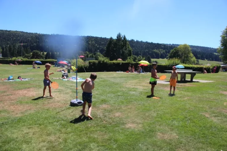Activités estivales à la piscine de Château à Tramelan, photo 5