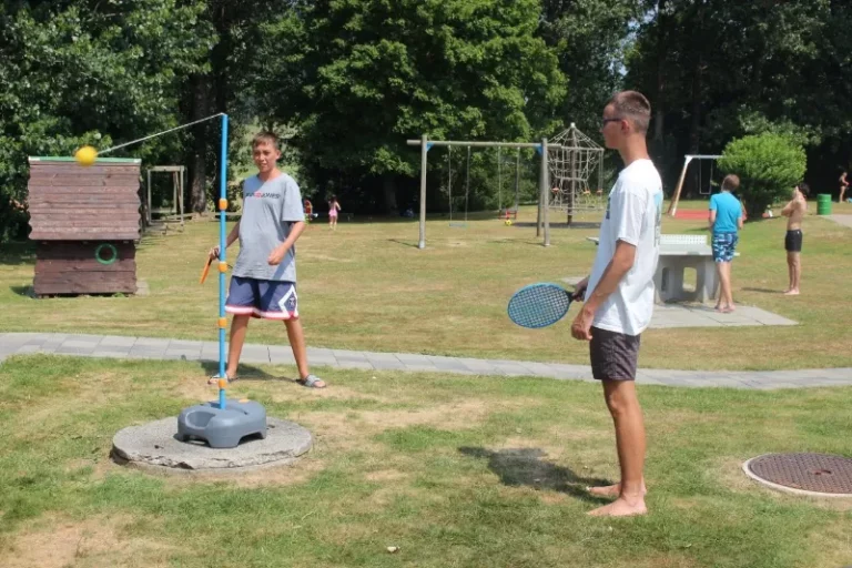 Activités estivales à la piscine du Château à Tramelan, photo 2