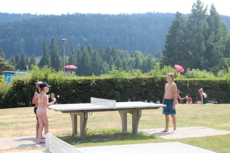 Activités estivales à la piscine du Château à Tramelan, photo 4