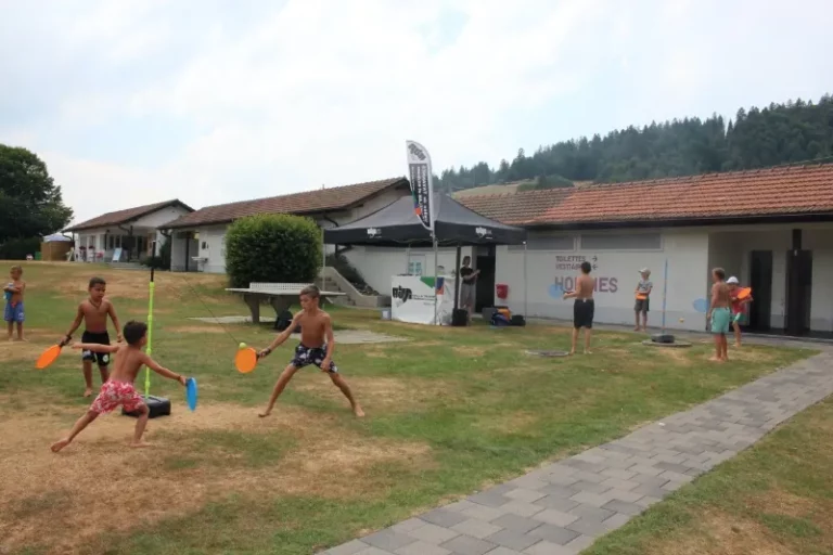 Activités estivales à la piscine du Château à Tramelan, photo 5