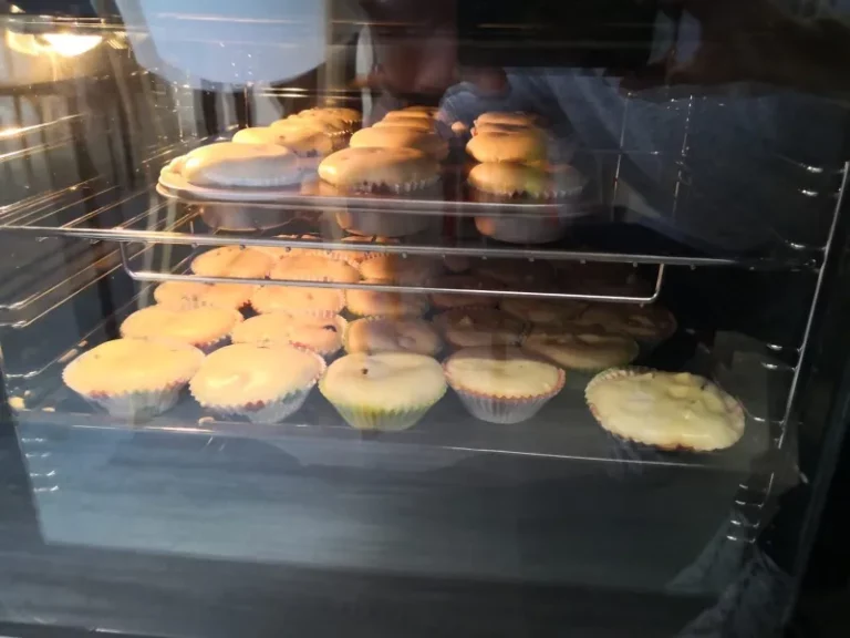 Confection de pâtisseries pour la vente du 7 octobre à Malleray et à Tramelan, photo 6
