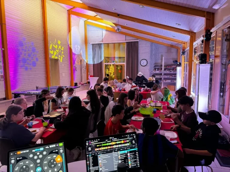 Soirée Casino et déguisé pour le repas de fin d'année à Malleray, photo 6