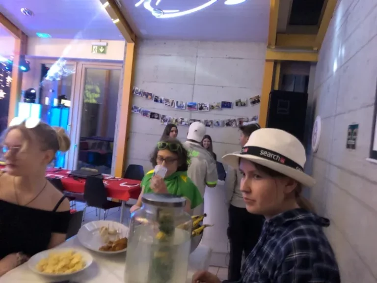 Soirée Casino et déguisé pour le repas de fin d'année à Malleray, photo 8