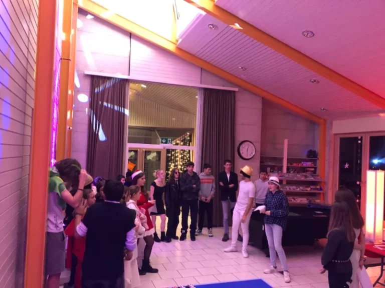 Soirée Casino et déguisé pour le repas de fin d'année à Malleray, photo 13