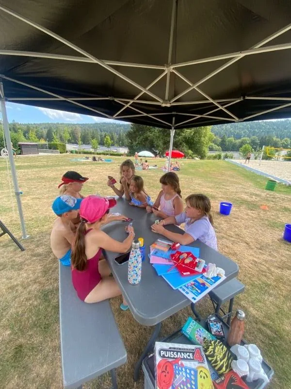Activités estivales à la piscine du Château à Tramelan, photo 1