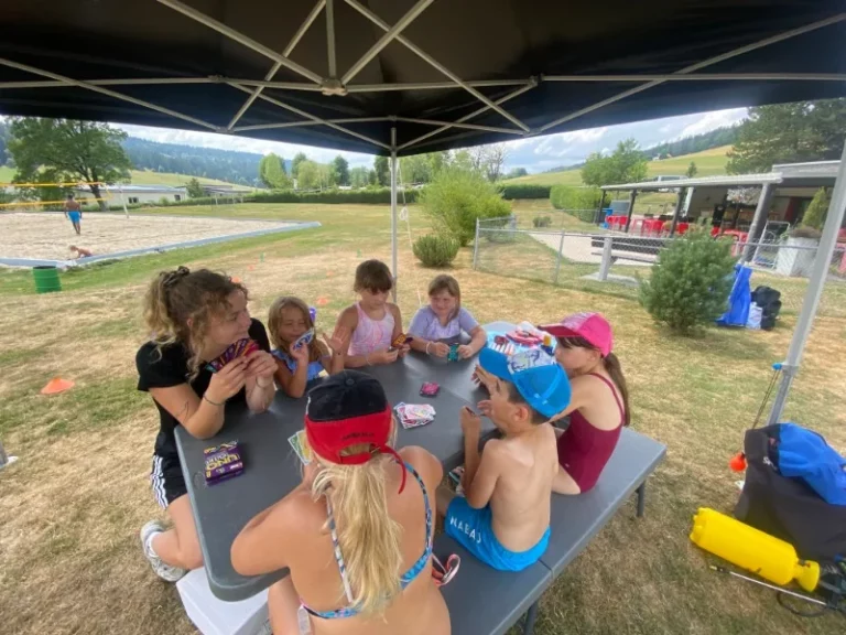 Activités estivales à la piscine du Château à Tramelan, photo 2