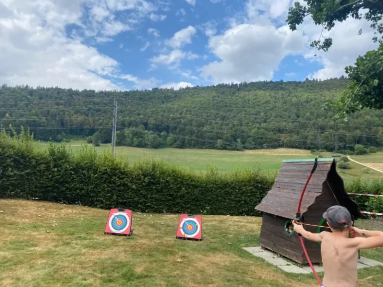Activités estivales à la piscine du Château à Tramelan, photo 3