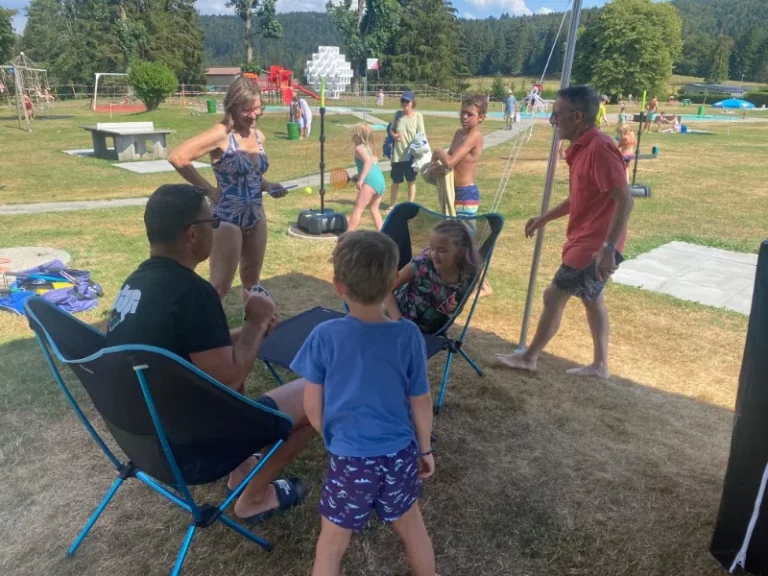 Activités estivales à la piscine du Château à Tramelan, photo 7